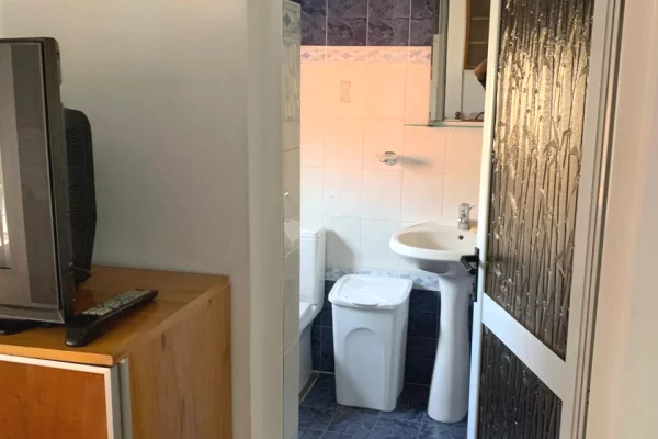 Shtepi me qera Apartament ne Tirane, 1+1, Mobilimi E mobiluar, Pagesa 420  Euro.