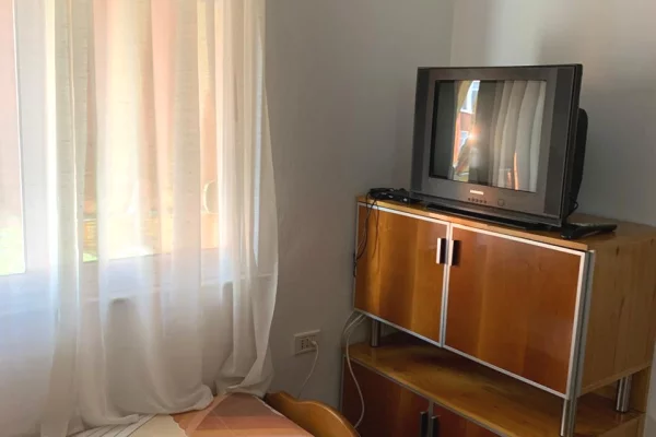 Shtepi me qera Apartament ne Tirane, 1+1, Mobilimi E mobiluar, Pagesa 420  Euro.