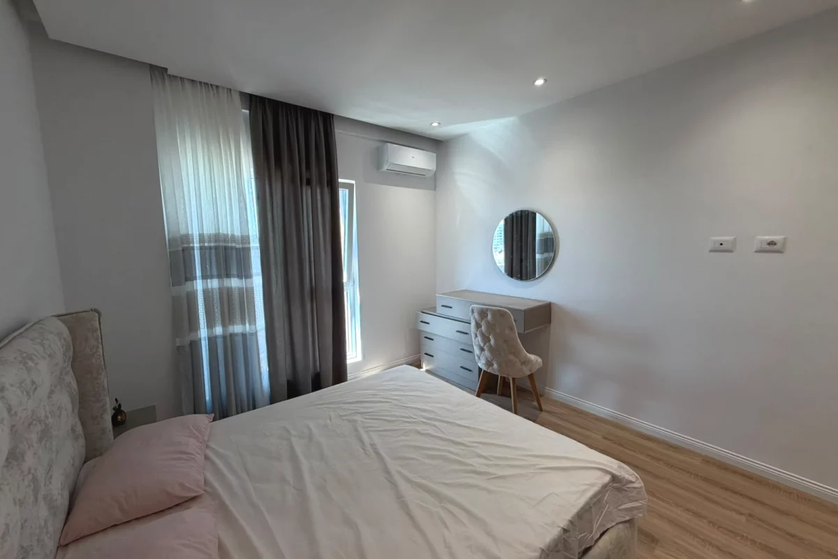 Shtepi ne shitje Apartament ne Tirane, 2+1, Mobilimi E mobiluar, Pagesa 240,000  Euro.