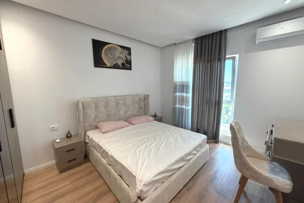 Shtepi ne shitje Apartament ne Tirane, 2+1, Mobilimi E mobiluar, Pagesa 240,000  Euro.