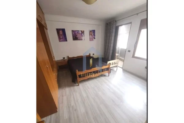 Shtepi ne shitje Apartament ne Tirane, 2+1, Mobilimi E mobiluar, Pagesa 105,000  Euro.