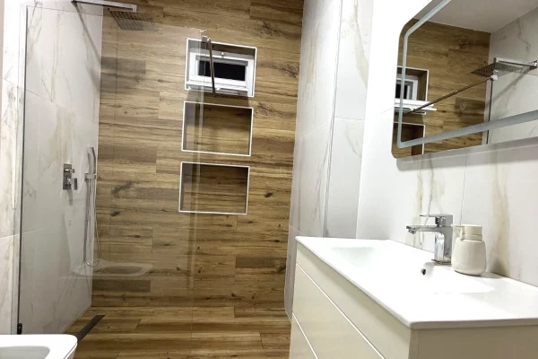 Shtepi me qera Apartament ne Tirane, 2+1, Mobilimi E mobiluar, Pagesa 600  Euro.