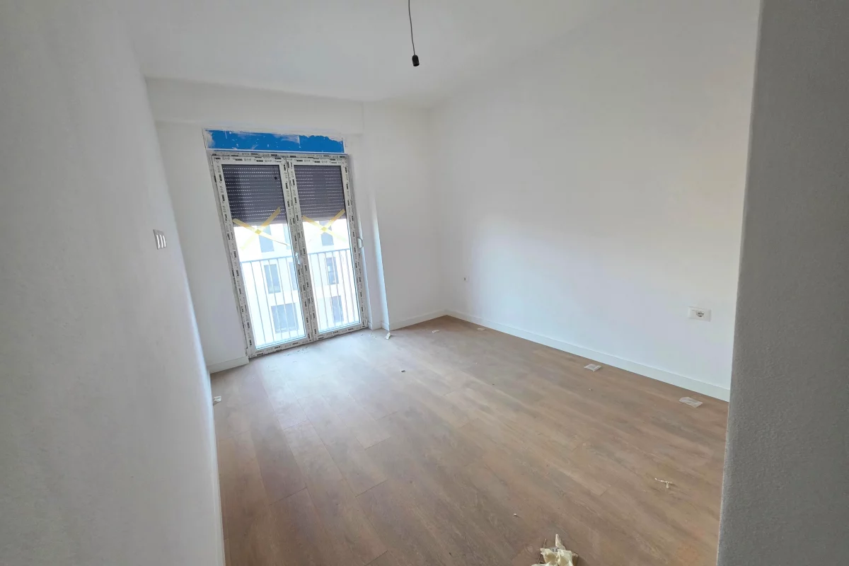Shtepi ne shitje Apartament ne Tirane, 3+1, Mobilimi Bosh, pa mobiluar, Pagesa 244,800  Euro.