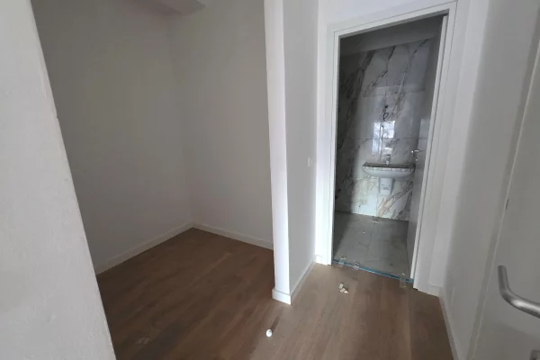 Shtepi ne shitje Apartament ne Tirane, 3+1, Mobilimi Bosh, pa mobiluar, Pagesa 244,800  Euro.