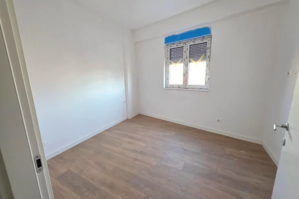 Shtepi ne shitje Apartament ne Tirane, 3+1, Mobilimi Bosh, pa mobiluar, Pagesa 244,800  Euro.