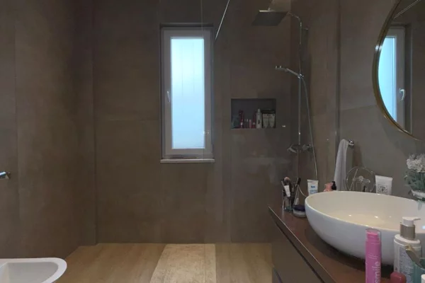 Shtepi ne shitje Apartament ne Durres, 2+1, Mobilimi E mobiluar, Pagesa 480,000  Euro.