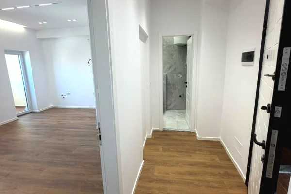 Shtepi ne shitje Apartament ne Tirane, 1+1, Mobilimi Bosh, pa mobiluar, Pagesa 137,000  Euro.