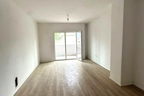 Shtepi ne shitje Apartament ne Tirane, 1+1, Mobilimi E mobiluar, Pagesa 140,000  Euro.
