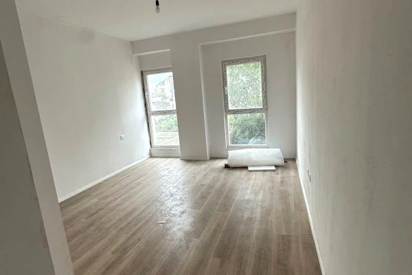 Shtepi ne shitje Apartament ne Tirane, 1+1, Mobilimi E mobiluar, Pagesa 140,000  Euro.