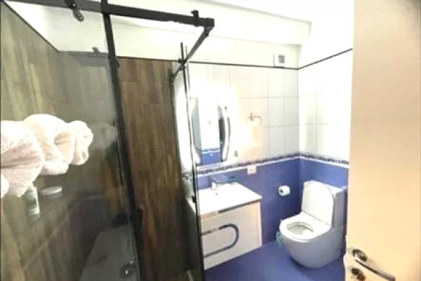 Shtepi me qera Apartament ne Tirane, 2+1, Mobilimi E mobiluar, Pagesa 1,200  Euro.