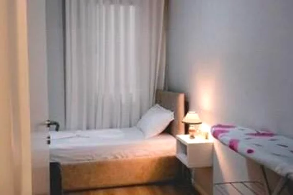 Shtepi me qera Apartament ne Tirane, 2+1, Mobilimi E mobiluar, Pagesa 1,200  Euro.