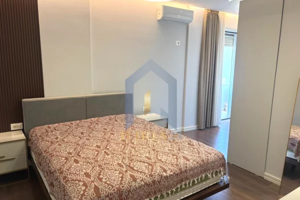 Shtepi ne shitje Apartament ne Tirane, 2+1, Mobilimi E mobiluar, Pagesa 272,949  Euro.