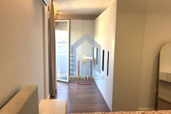 Shtepi ne shitje Apartament ne Tirane, 2+1, Mobilimi E mobiluar, Pagesa 272,949  Euro.