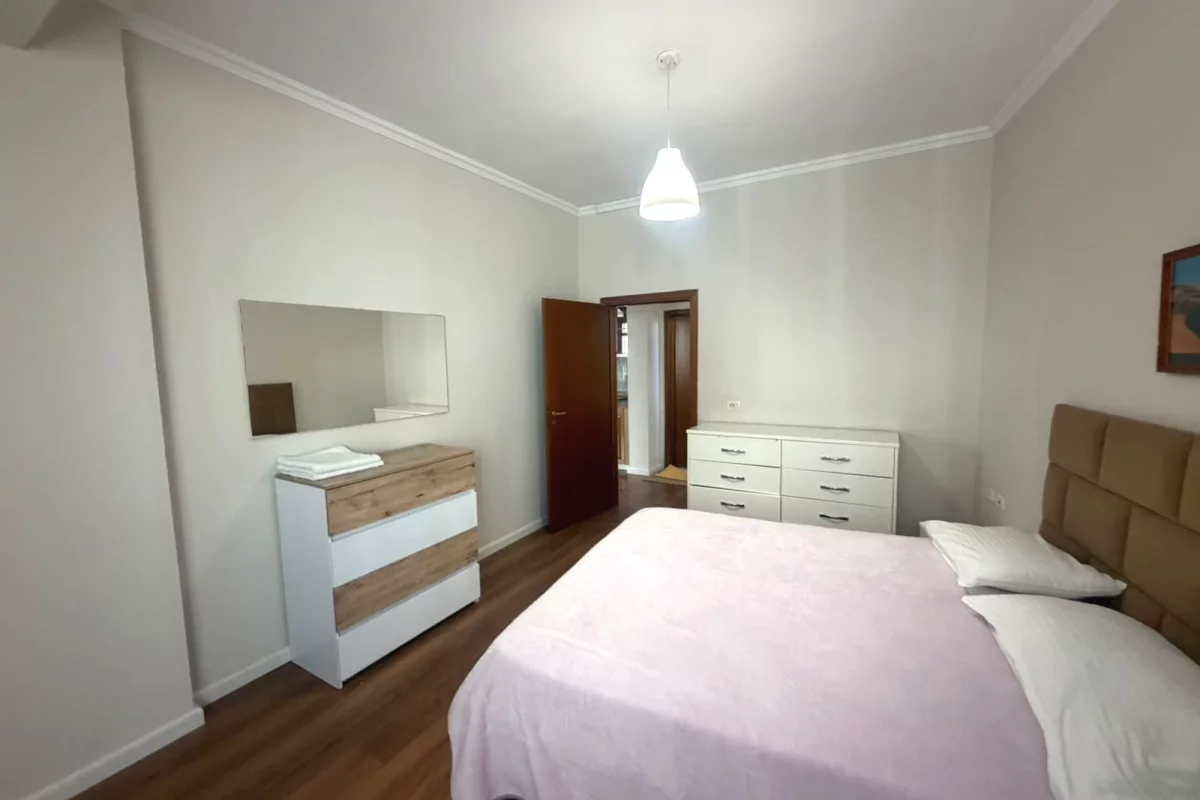 Shtepi me qera Apartament ne Tirane, 1+1, Mobilimi E mobiluar, Pagesa 650  Euro.