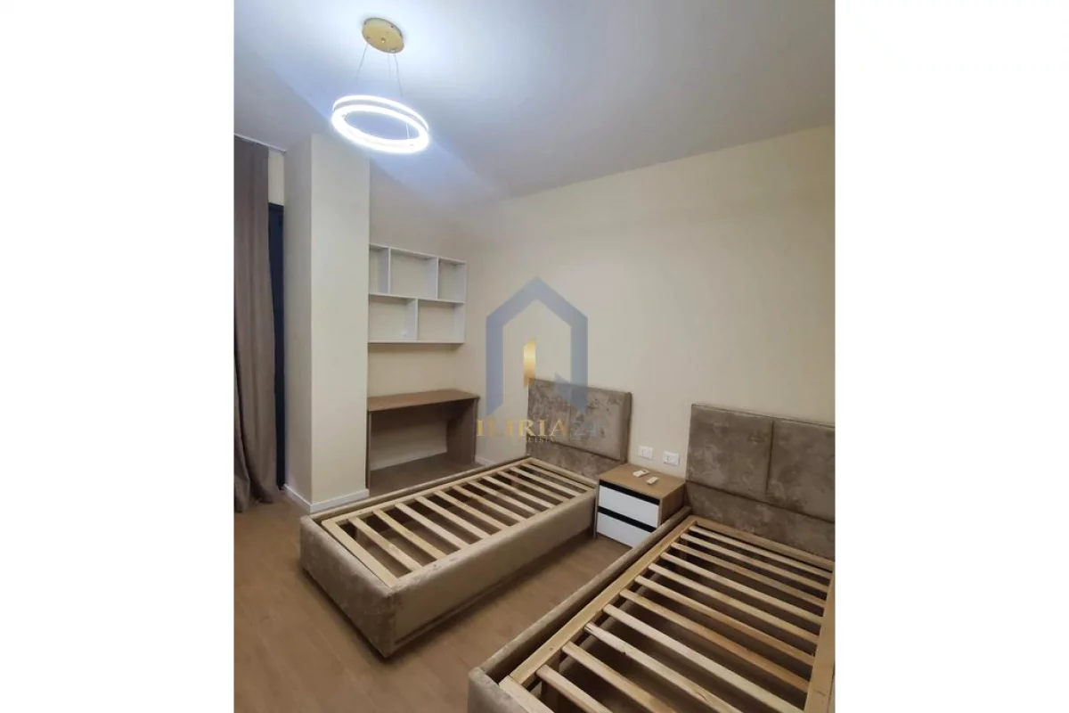 Shtepi me qera Apartament ne Tirane, 2+1, Mobilimi E mobiluar, Pagesa 1,300  Euro.