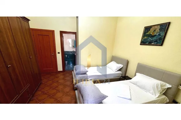 Shtepi me qera Shtepi Private ne Tirane, 3+1, Mobilimi E mobiluar, Pagesa 250  Euro.