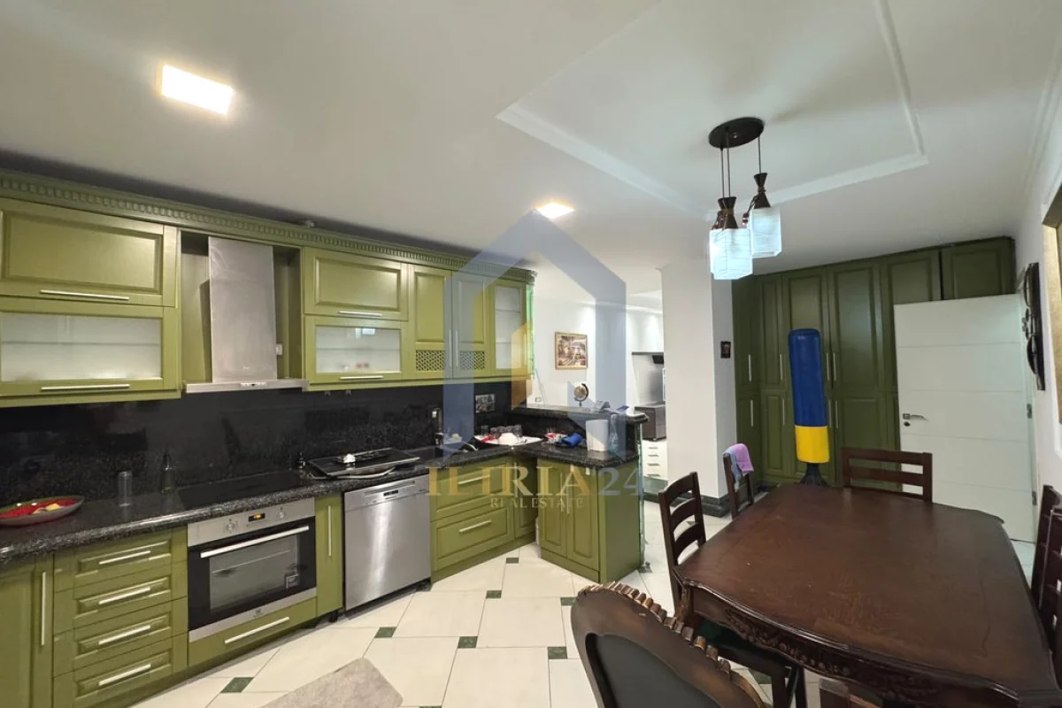 Shtepi me qera Apartament ne Tirane, 3+1, Mobilimi E mobiluar, Pagesa 1,500  Euro.
