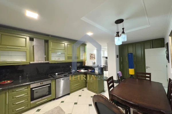 Apartament 3+1+2 poste parkimi per qira tek Kompleksi "Deliorgj"
