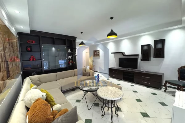 Shtepi me qera Apartament ne Tirane, 3+1, Mobilimi E mobiluar, Pagesa 1,500  Euro.