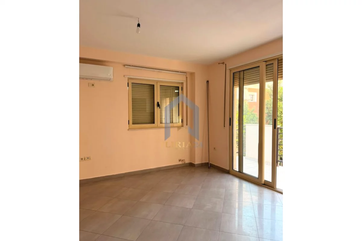 Ambient Biznesi me qira tek "Kristal Center"