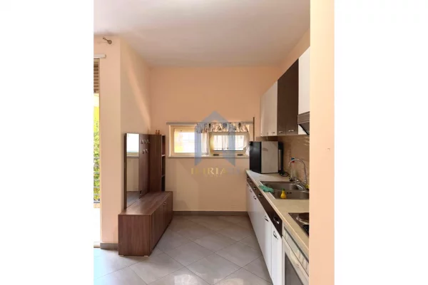 Ambient biznesi me qera 3+1 ne Tirane - 600 Euro
