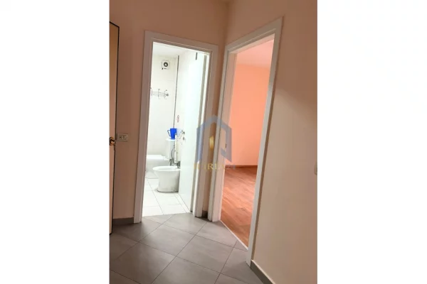Ambient biznesi me qera 3+1 ne Tirane - 600 Euro