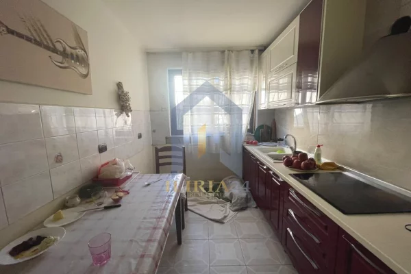 Shtepi ne shitje Apartament ne Tirane, 3+1, Mobilimi E mobiluar, Pagesa 250,000  Euro.