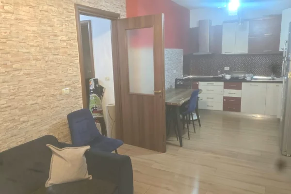 Shtepi me qera Apartament ne Tirane, 2+1, Mobilimi E mobiluar, Pagesa 550  Euro.
