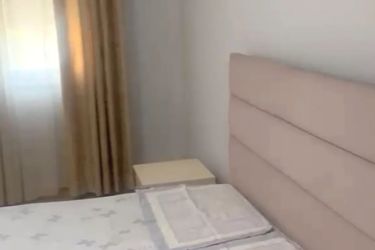 Shtepi me qera Apartament ne Tirane, 2+1, Mobilimi E mobiluar, Pagesa 500  Euro.