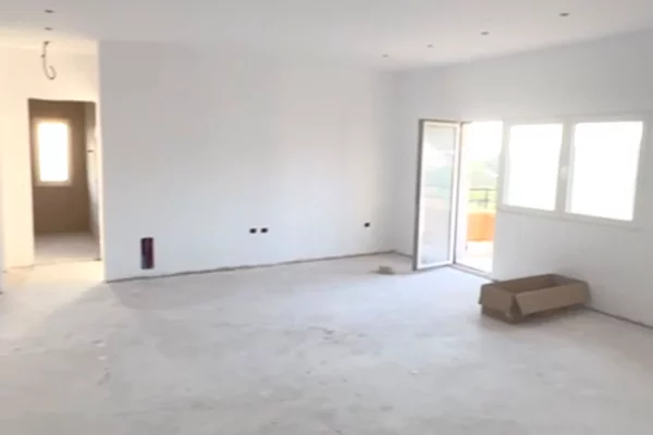 Shtepi ne shitje Apartament ne Tirane, 1+1, Mobilimi Bosh, pa mobiluar, Pagesa 160,000  Euro.
