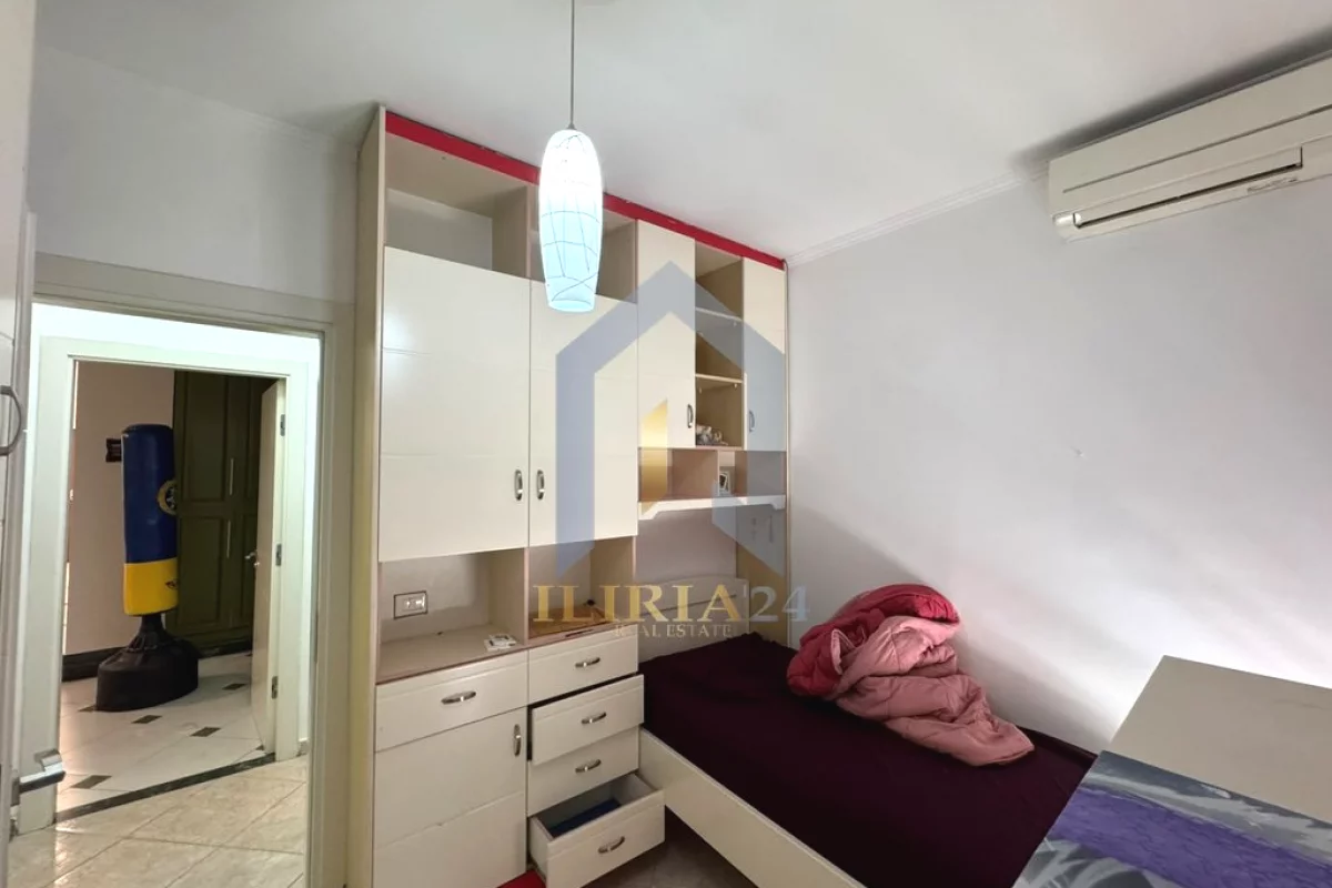 Shtepi ne shitje Apartament ne Tirane, 3+1, Mobilimi E mobiluar, Pagesa 664,000  Euro.