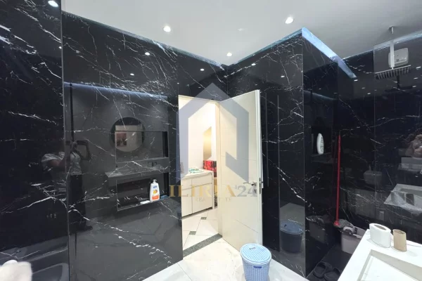 Shtepi ne shitje Apartament ne Tirane, 3+1, Mobilimi E mobiluar, Pagesa 664,000  Euro.