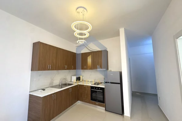Shtepi me qera Apartament ne Tirane, 1+1, Mobilimi Pjeserisht e mobiluar, Pagesa 650  Euro.
