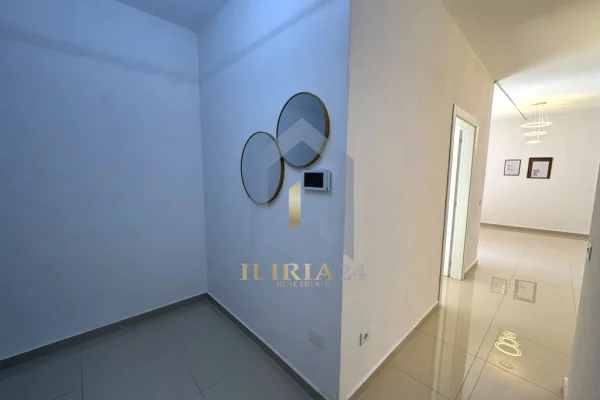 Shtepi me qera Apartament ne Tirane, 1+1, Mobilimi Pjeserisht e mobiluar, Pagesa 650  Euro.