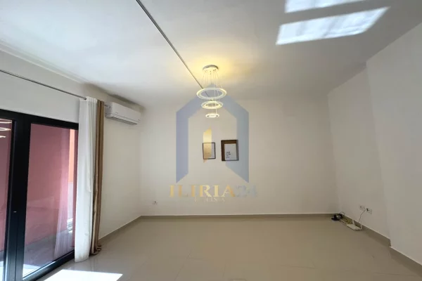 Shtepi me qera Apartament ne Tirane, 1+1, Mobilimi Pjeserisht e mobiluar, Pagesa 650  Euro.