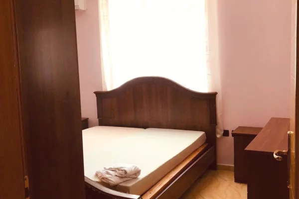 Shtepi ne shitje Apartament ne Tirane, 2+1, Mobilimi E mobiluar, Pagesa 140,000  Euro.