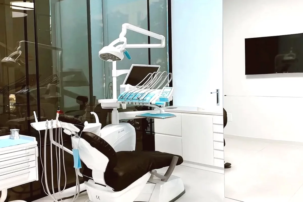 SUPER OKAZION SHITET KLINIKE DENTARE DHE LABORATOR TEK ISH STACIONI I TRENIT 