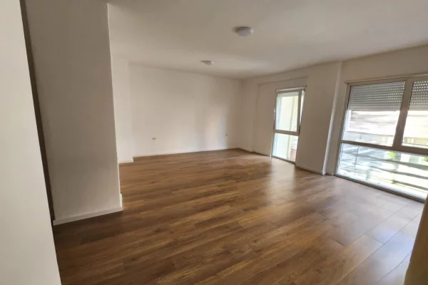 Apartament 3+1 me qira tek “Komuna e Parisit”