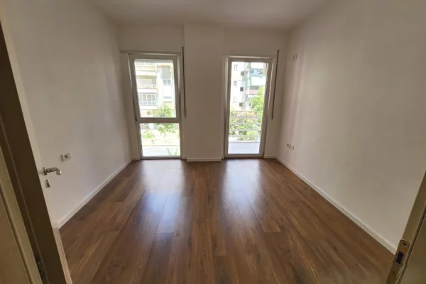 Apartament 3+1 me qira tek “Komuna e Parisit”