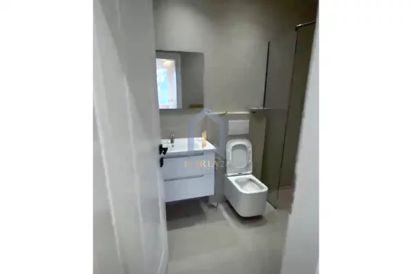 Shtepi ne shitje Apartament ne Tirane, 1+1, Mobilimi Bosh, pa mobiluar, Pagesa 150,000  Euro.