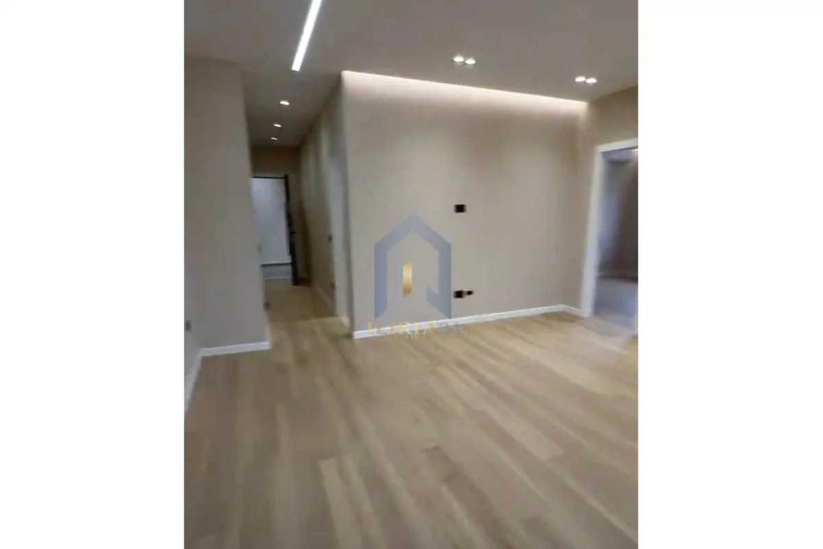 Shtepi ne shitje Apartament ne Tirane, 2+1, Mobilimi Bosh, pa mobiluar, Pagesa 198,000  Euro.