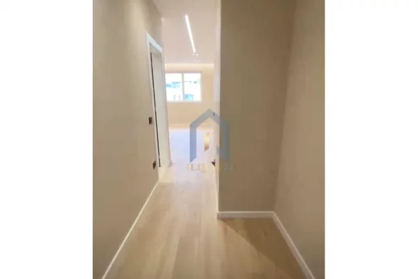 Shtepi ne shitje Apartament ne Tirane, 2+1, Mobilimi Bosh, pa mobiluar, Pagesa 198,000  Euro.