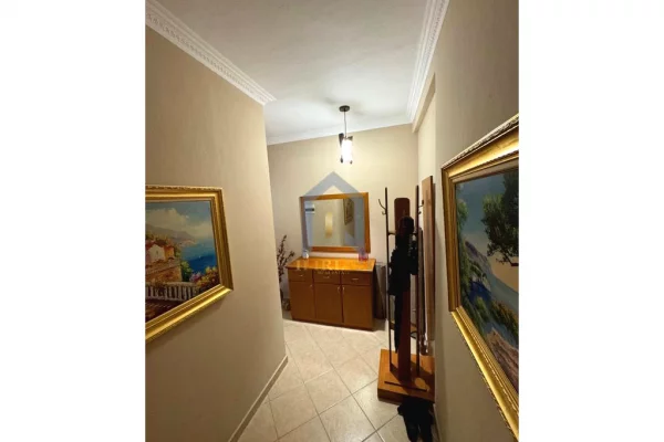 Shtepi me qera Apartament ne Tirane, 2+1, Mobilimi E mobiluar, Pagesa 580  Leke.