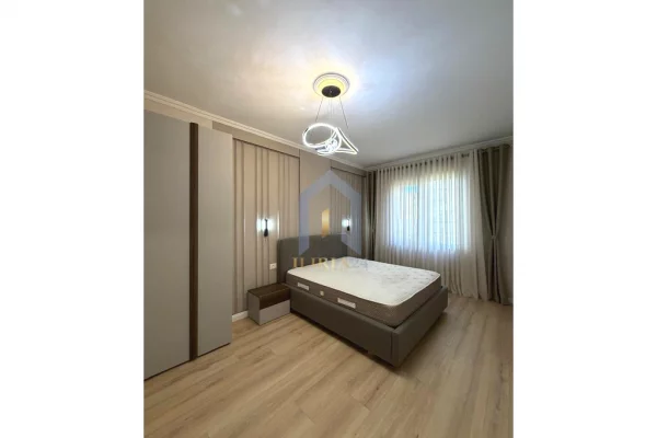 Shtepi ne shitje Apartament ne Tirane, 2+1, Mobilimi E mobiluar, Pagesa 18,000,000  Leke.