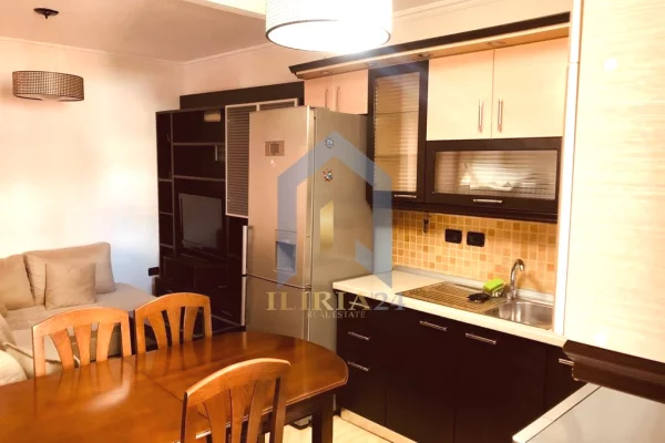 Shtepi ne shitje Apartament ne Tirane, 2+1, Mobilimi E mobiluar, Pagesa 140,000  Euro.