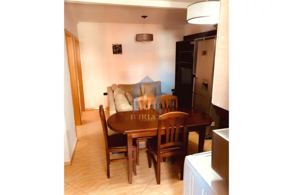 Shtepi ne shitje Apartament ne Tirane, 2+1, Mobilimi E mobiluar, Pagesa 140,000  Euro.
