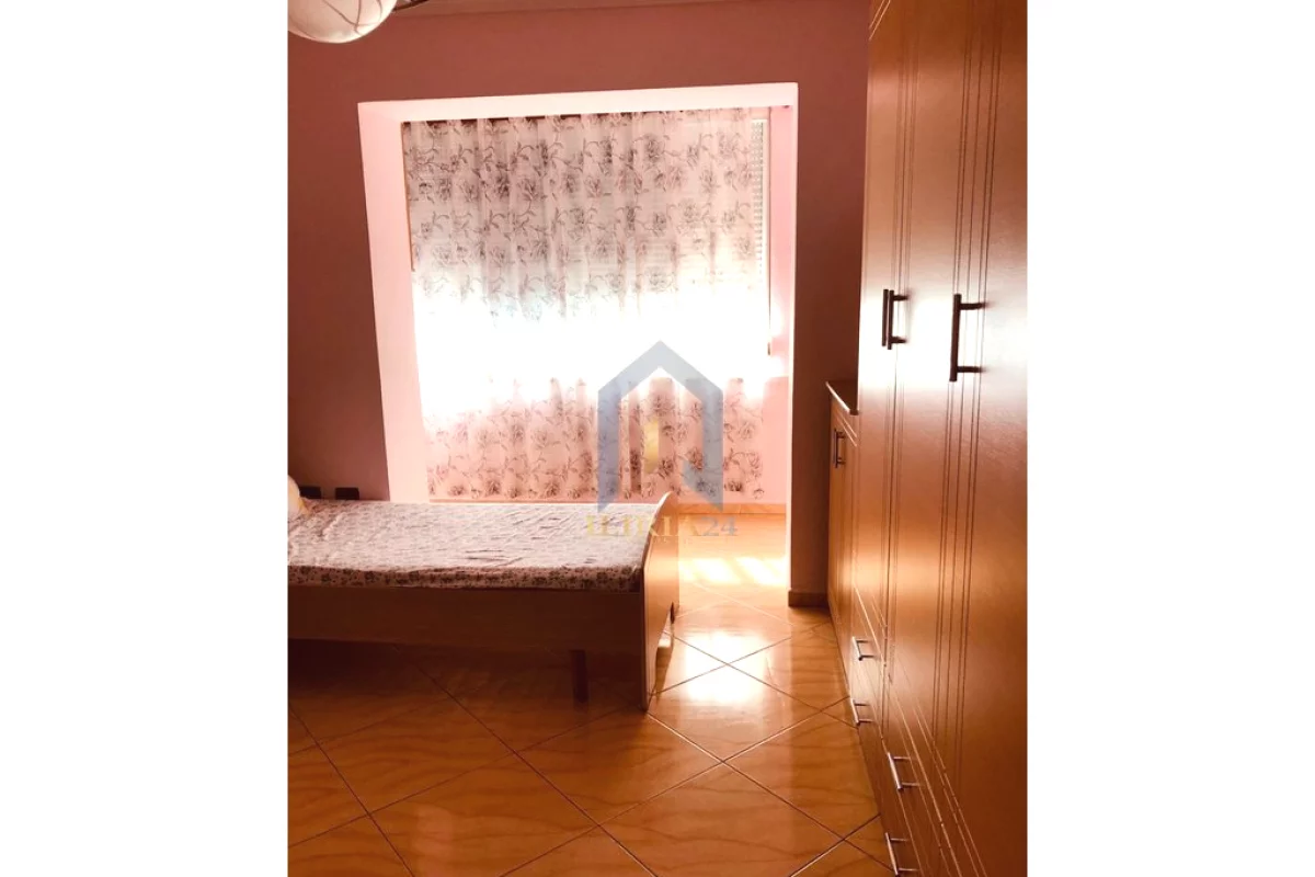 Shtepi ne shitje Apartament ne Tirane, 2+1, Mobilimi E mobiluar, Pagesa 140,000  Euro.