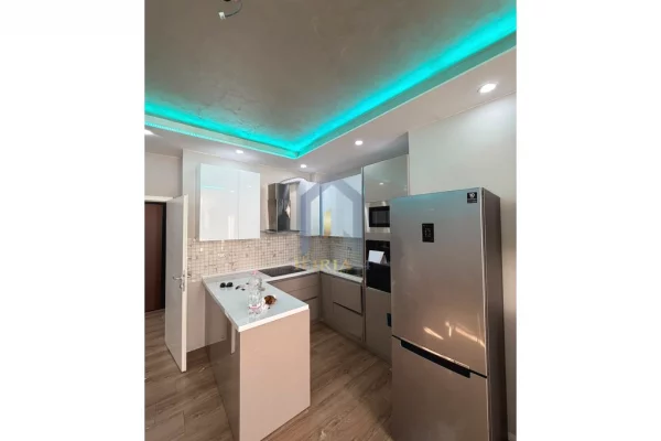 Shtepi ne shitje Apartament ne Tirane, 3+1, Mobilimi Pjeserisht e mobiluar, Pagesa 275,000  Euro.