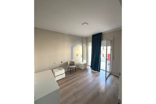 Shtepi ne shitje Apartament ne Tirane, 3+1, Mobilimi Pjeserisht e mobiluar, Pagesa 275,000  Euro.
