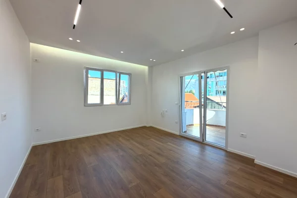 Shtepi ne shitje Apartament ne Tirane, 1+1, Mobilimi Bosh, pa mobiluar, Pagesa 167,000  Euro.
